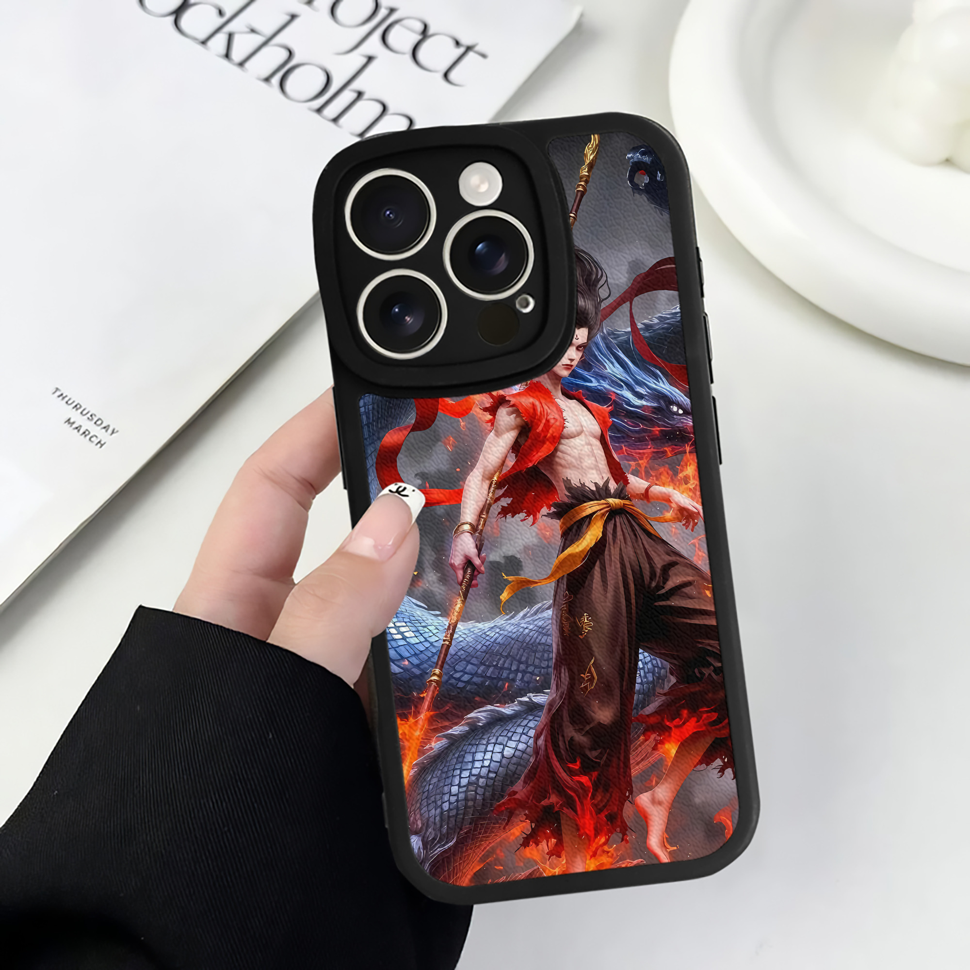 （画像用） Ne Zha 2 ナタ 魔童の大暴れ 【iPhone 16シリーズ対応】シリコンスマホケース（レザー調） 材質：シリコン